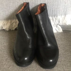 Kenneth Cole Black Leather Boots